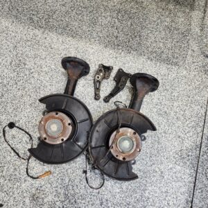 BMW E24 M6 front strut housings